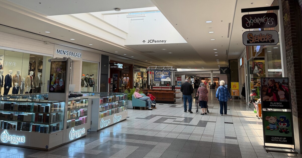 The Oaks Mall in Gainesville stays the course as it faces foreclosure