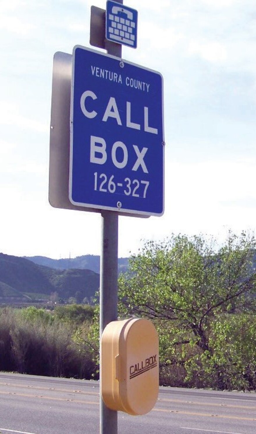The Ventura County Transportation Commission is removing its network of more than 400 emergency call boxes on highways in the county.