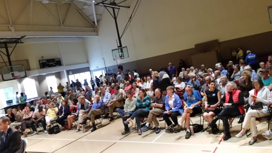 The debate in the Highlands on Thursday drew a crowd.