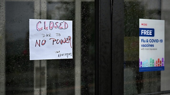 A sign notifies customers in that a power outage has closed the CVS in downtown Storrs, Ct. during a Nor’easter on September 26, 2026.