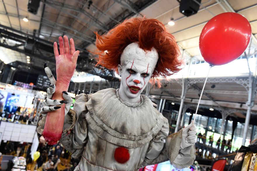 A cosplayers dressed as Pennywise from "It" poses during the Comic Con festival in 2017 at the Grande Halle de la Villette in Paris.