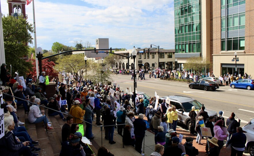 Crowd of protestors lining the sidewalks of Princess Street and 3rd street fot the No Kings Pro
