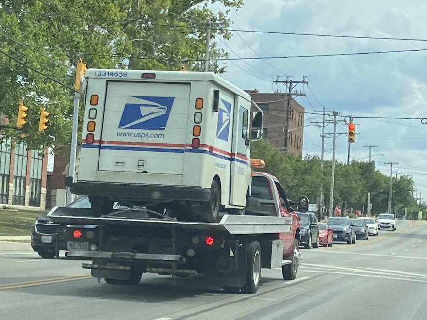 USPS truck being towed (reason unknown) in Delaware, Ohio