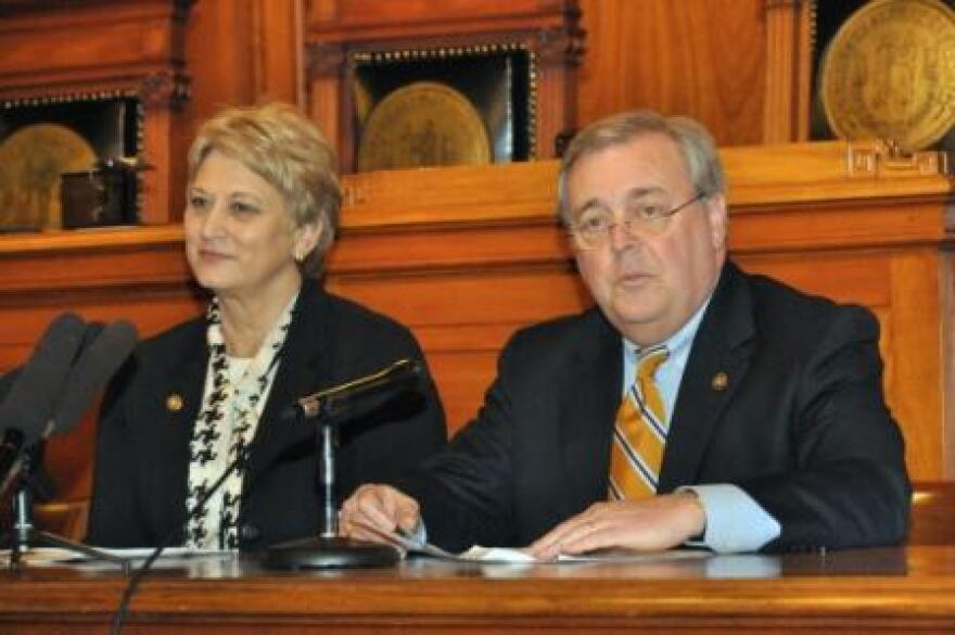 Chief Justice John Minton and Deputy Chief Justice Mary Noble unveil new uniform rules governing all family law cases in Kentucky.
