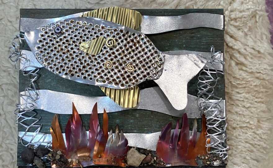 A sculpture picture featuring metal pieces to look like a scene from underwater.