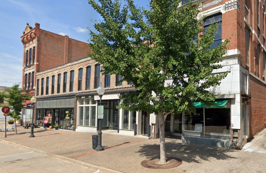 Private Developer Sky & Sea Properties wants to renovate the upper floors of the property at 512-522 Jefferson Street into seven apartments.