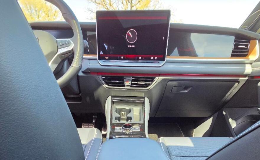 2026 Volkswagen Tiguan SEL R-Line Turbo console