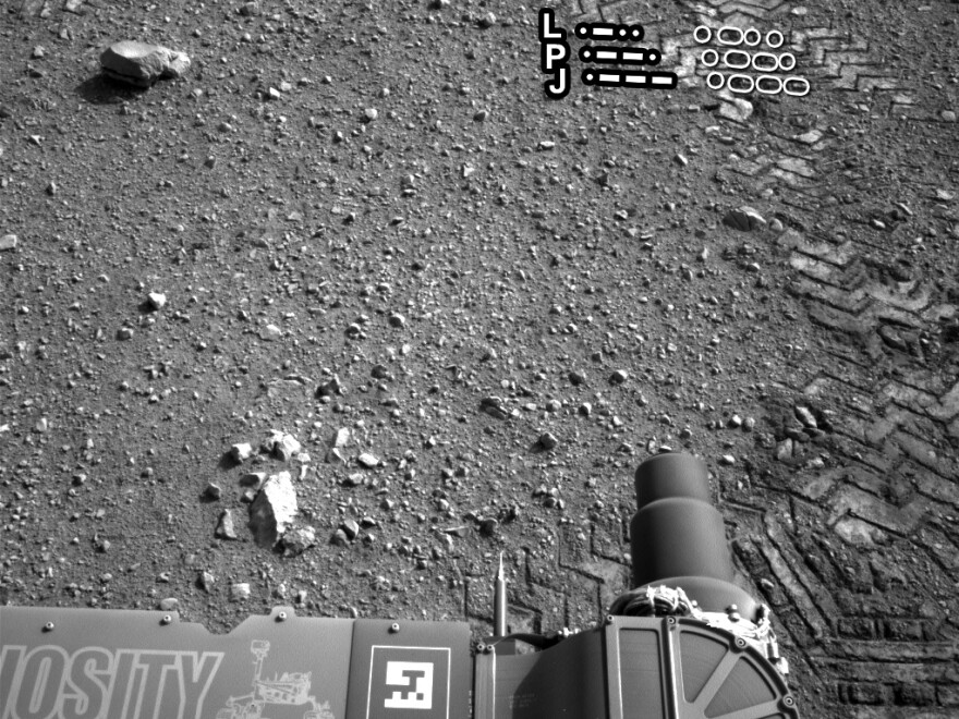 Curiosity's tracks with Morse code highlighted.