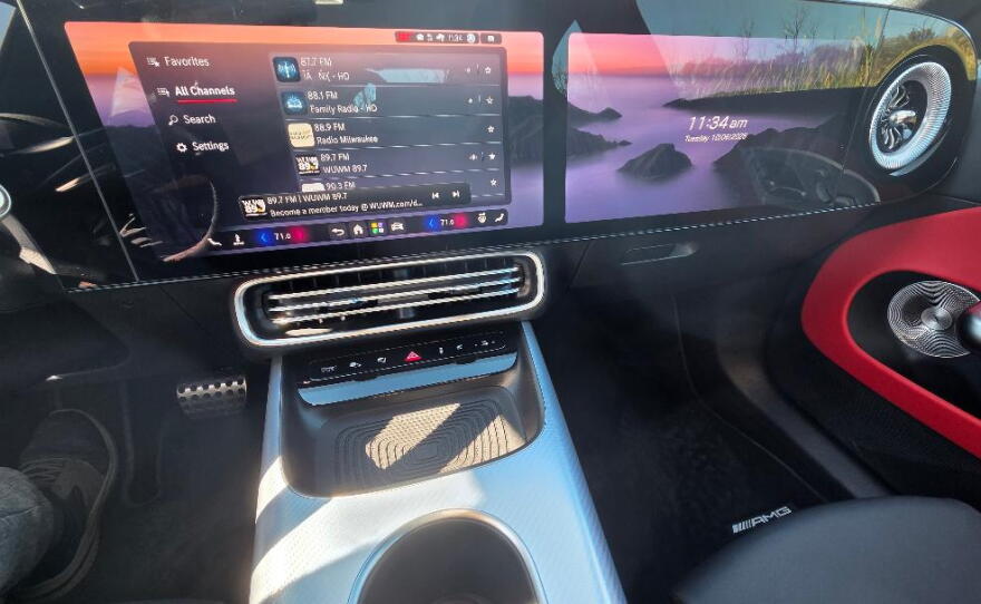 2027 Mercedes-Benz CLA 250+ screens