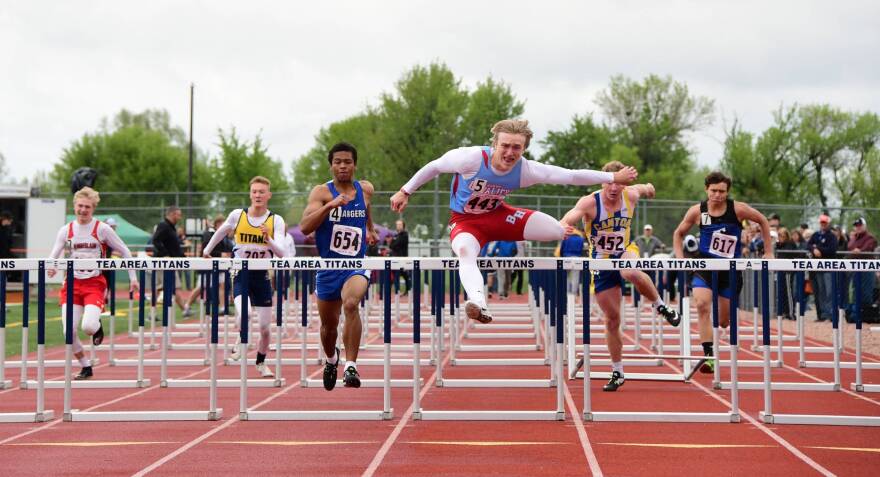 track hurdlers