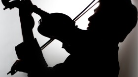 Violinist Augustin Hadelich pairs a classic concerto with a contemporary one on this new album.