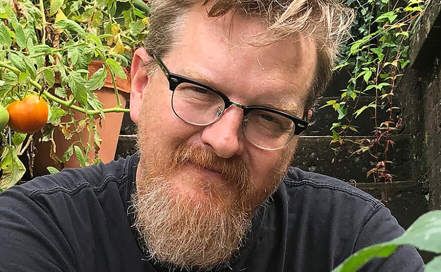 Robert-Gipe_high-res-author-photo-by-Amelia-Kirby.jpg