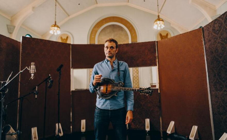 Chris Thile recording new album, "Laysongs"