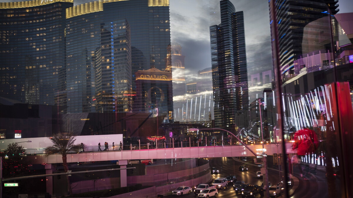 Clark County makes it a crime to stop, stand on Las Vegas Strip pedestrian bridges - Vimarsana News