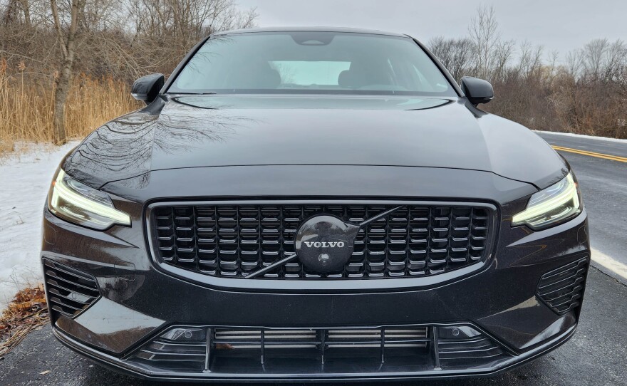 2023 Volvo S60 Recharge AWD Ultimate (Black Edition) front grille