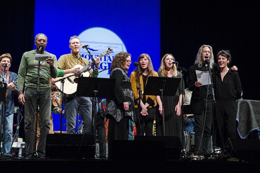 Finale Song Performers