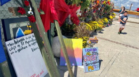 Community comes together to visit Memorial Wall in Fort Myers