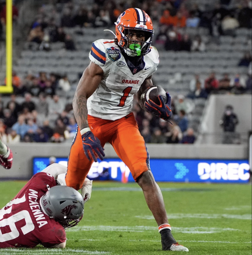 LeQuint Allen (1, White) barrels through defenders in SU’s win over Washington State.