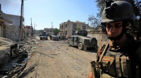 Iraqi Counter-Terrorism Services (CTS) advance in West Mosul's Al-Najjar neighborhood on May 22, 2017, during the ongoing offensive to retake the area from Islamic State group fighters. (Ahmad al-Rubaye/AFP/Getty Images)