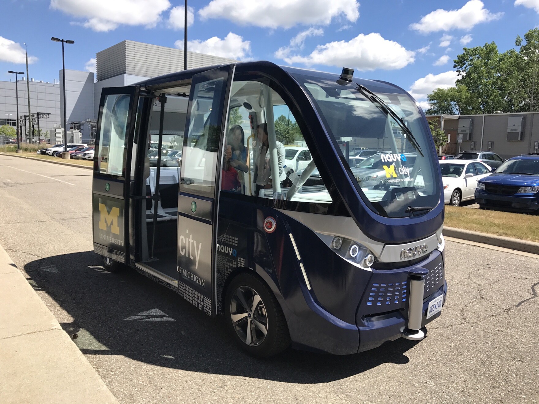 Электрокар «shuttle». Шаттл это автобус. Soul ferry. Автобус вика. Шаттл это автобус.