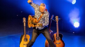 Tommy Emmanuel performing live