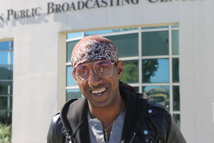 "Talk nerdy to me".  Nerd Nite Orlando founder Ricardo Williams. Photo: Matthew Peddie, WMFE