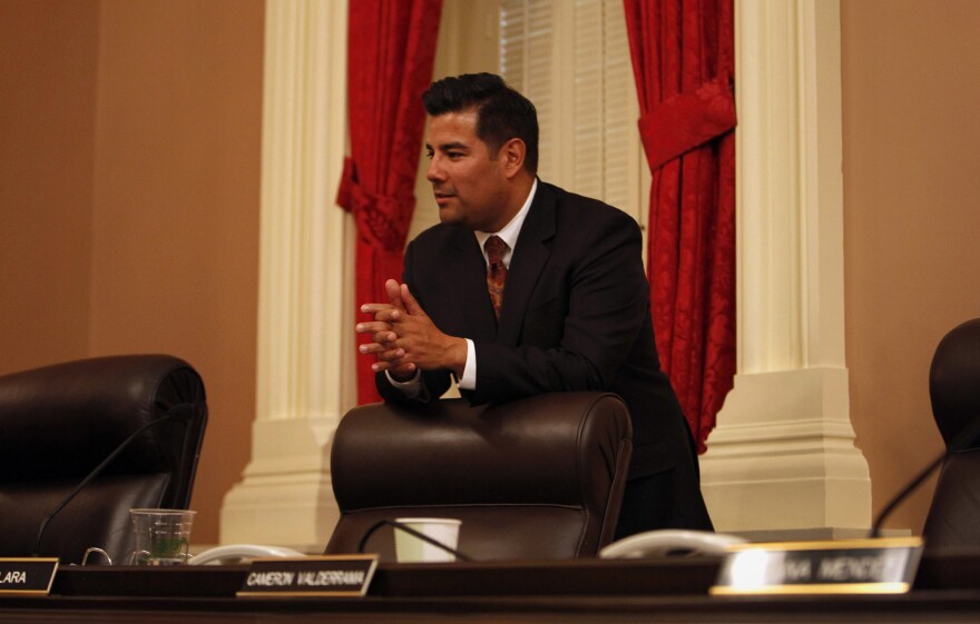 State Senator Ricardo Lara, a Democrat from the Los Angeles area and the main sponsor of Proposition 58, says the new law does not mandate bilingual education.