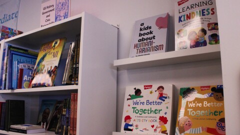 Wonderland Books and Toys en Manchester abrió sus puertas el viernes 30 de enero de 2026 y decidió donar una parte de sus ganancias como parte de una huelga nacional contra las acciones de ICE en Minneapolis.