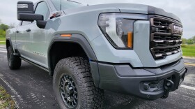 2024 GMC Sierra 2500 AWD Crew Cab AT4X right front