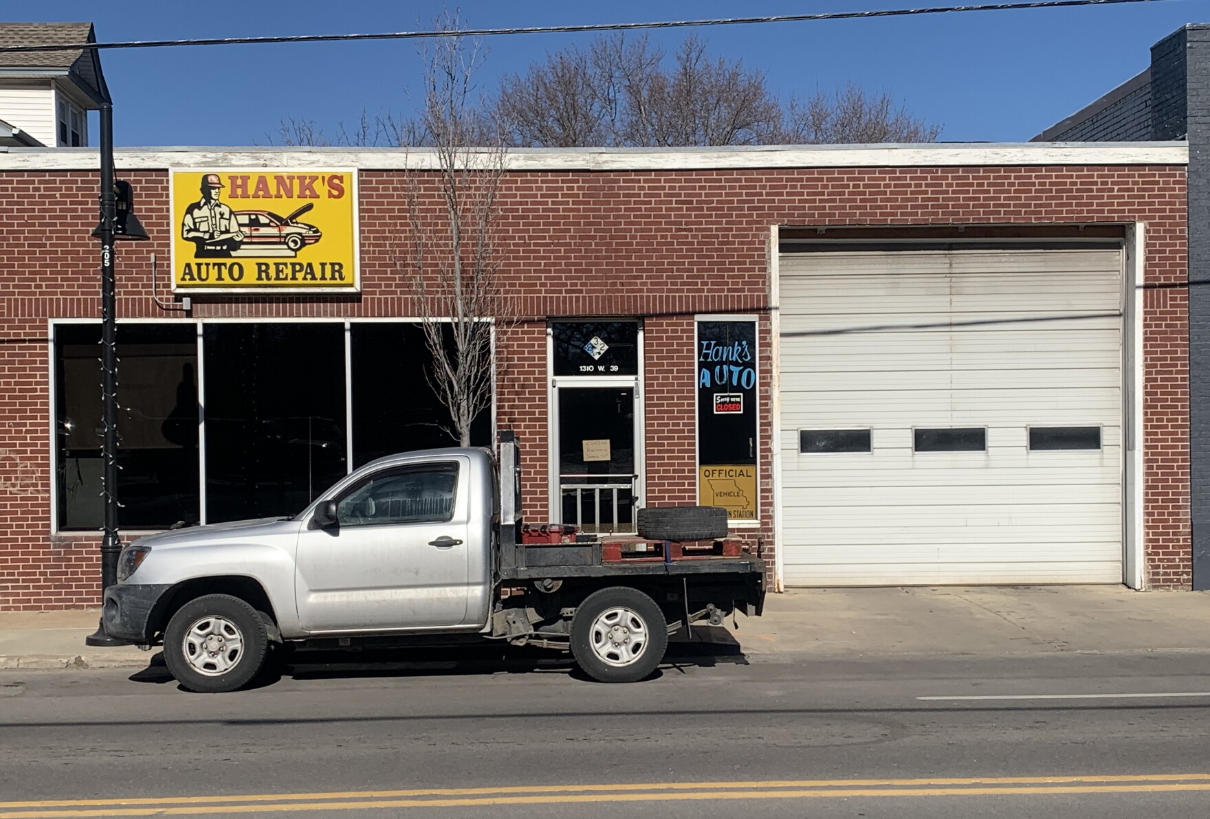 Hank's Auto Repair, the 'neighborhood garage' of 39th Street, will