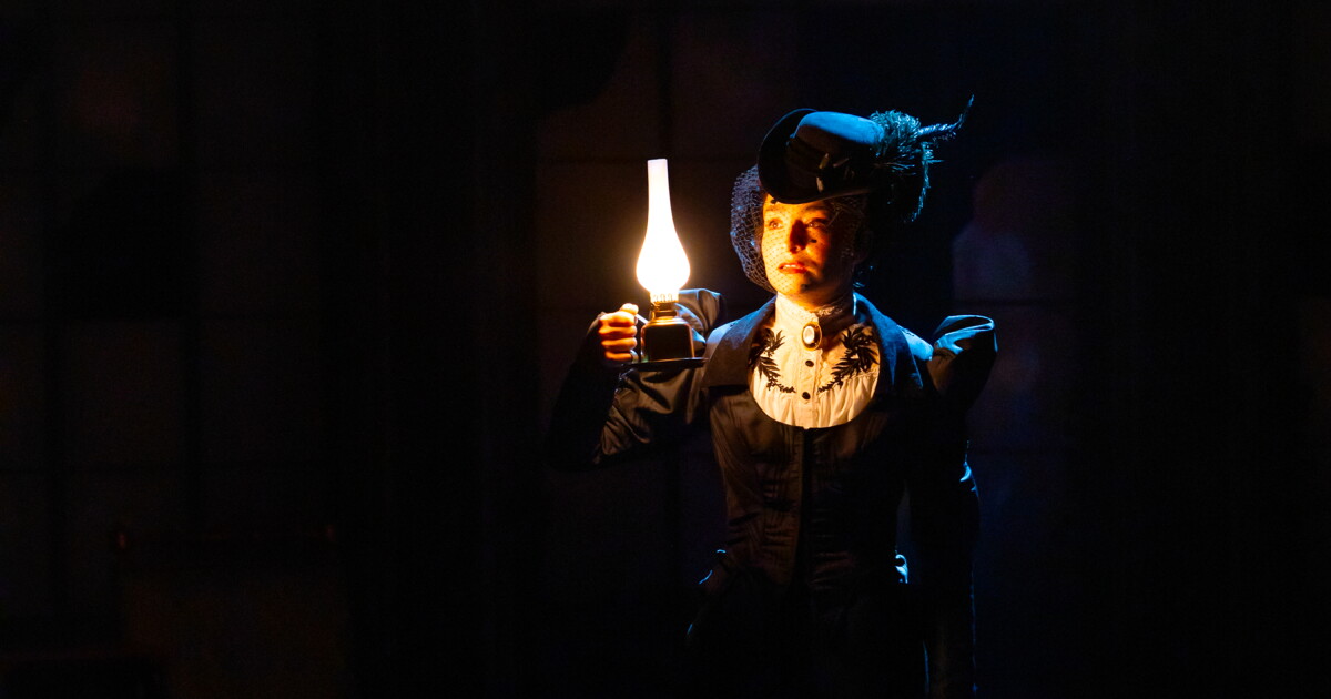Hartford Stage hosts U.S. debut of new Dracula adaptation