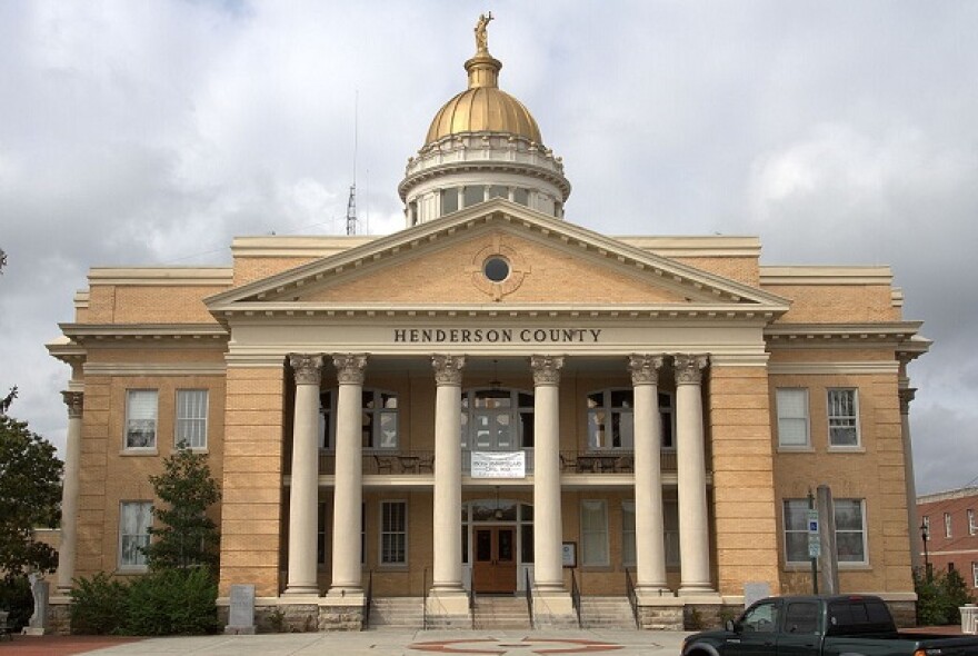 photo of henderson county courthouse