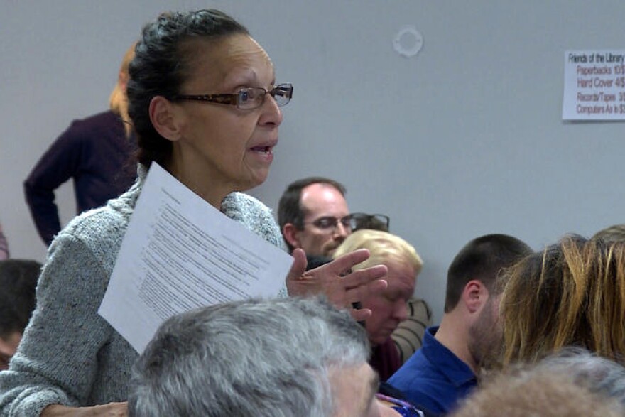Maritza Lopez, president of the East Chicago Calumet Coalition Community Advisory Group, at the EPA hearing for Zone 1 on Nov. 29. (Rebecca Thiele/IPB News)