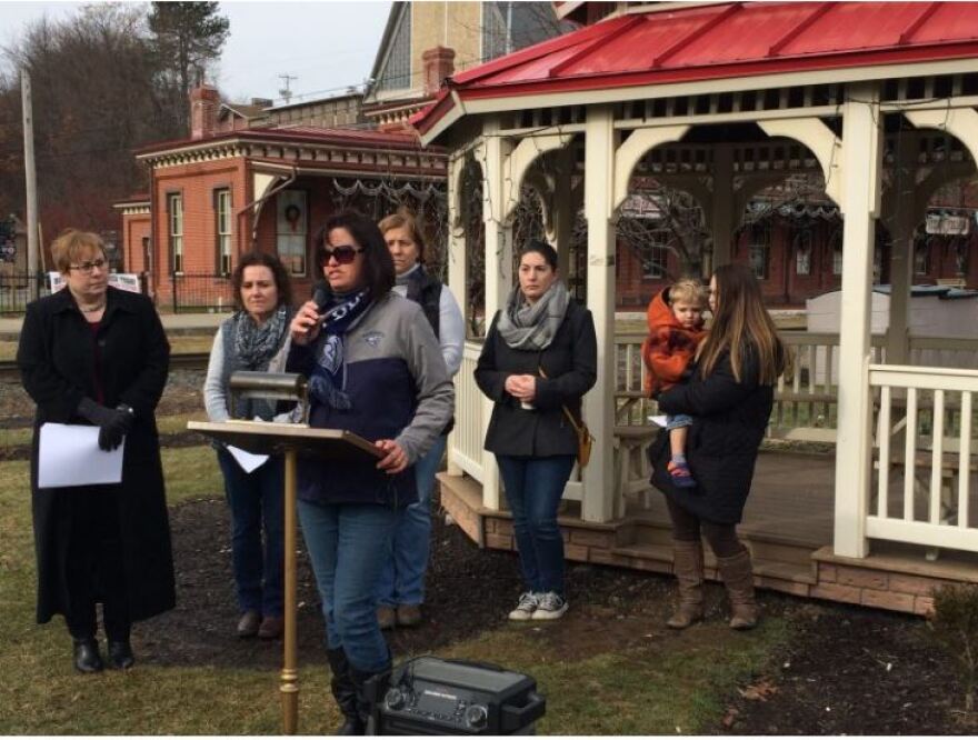 tamaqua_parent_armed_lawsuit_guns_educators.jpg