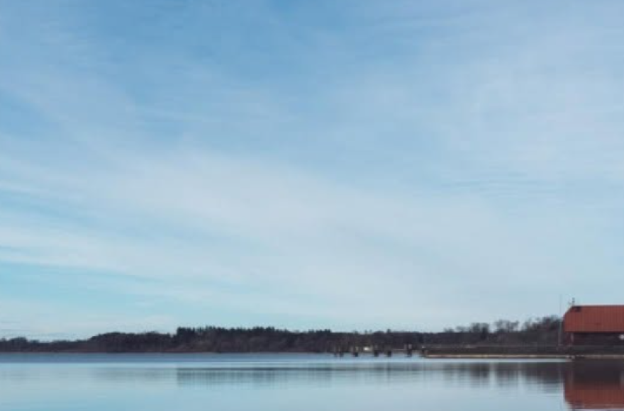 Photo of cirrostratus clouds.
