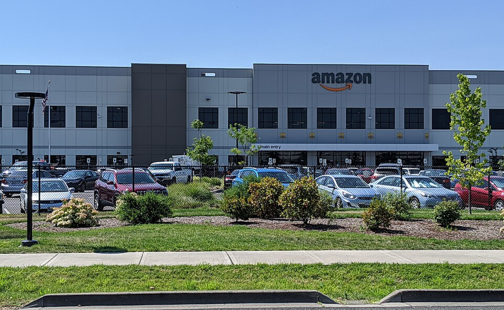Worker's Death at Oregon Amazon Warehouse Puts Spotlight on Fulfillment ...