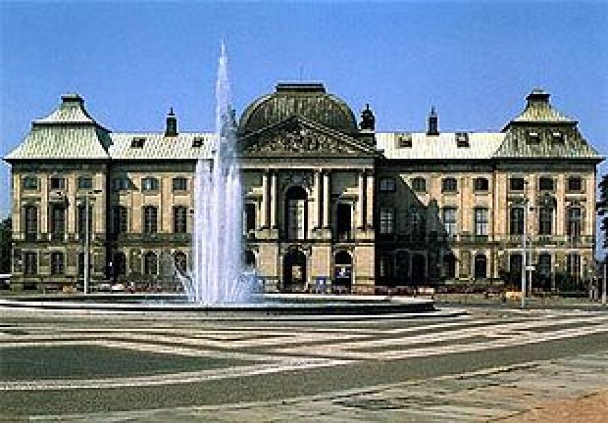 museum_of_ethnology_dresden_wc.jpg