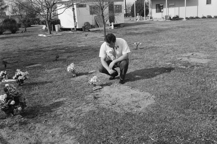 Sgt. John Chandler of the Williamson County Sheriff's Department places flowers on the grave of his dog Frog at the Pet Rest Cemetery in 1990.