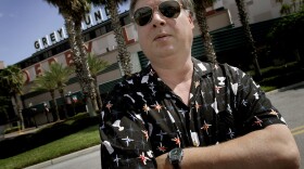 Author Tim Dorsey poses at the Derby Lane Greyhound Track in St. Petersburg, Fla., on Sept. 5, 2007, Dorsey, who over his career published 26 novels, died Sunday, Nov. 26, 2023, according to Danielle Bartlett, a publicity director at William Morrow, an imprint of HarperCollins.