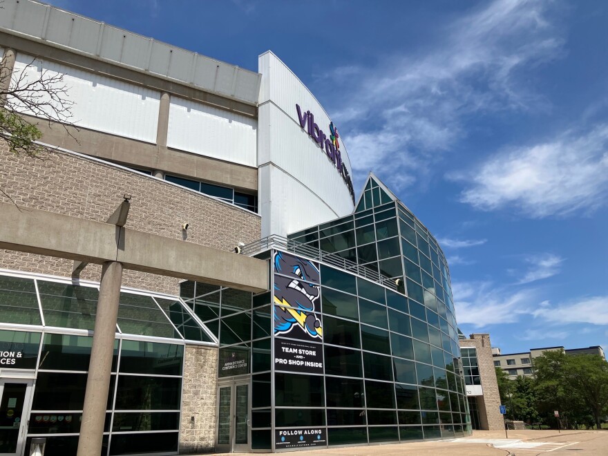 Vibrant Arena at The MARK has 17 full-time staff.