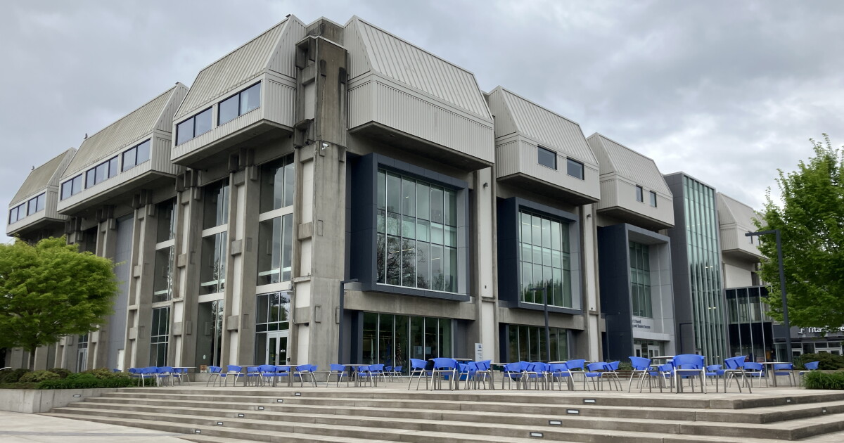 Judge orders Lane Community College to reverse campus ban against student