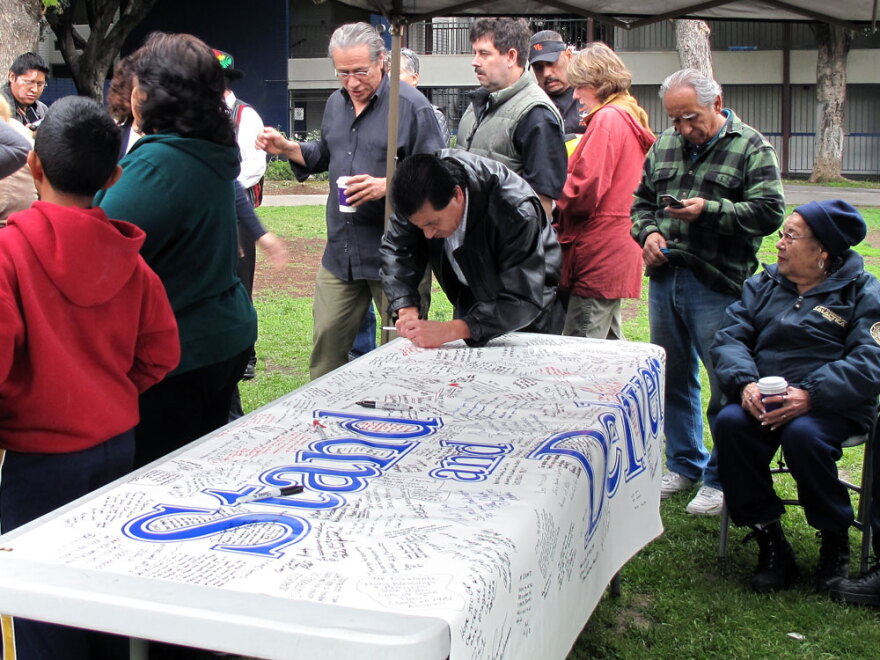 At the Garfield fundraiser, former students, parents and community members pen fond messages to the teacher the kids nicknamed "Kimo," a play on The Lone Ranger's moniker Kemosabe.