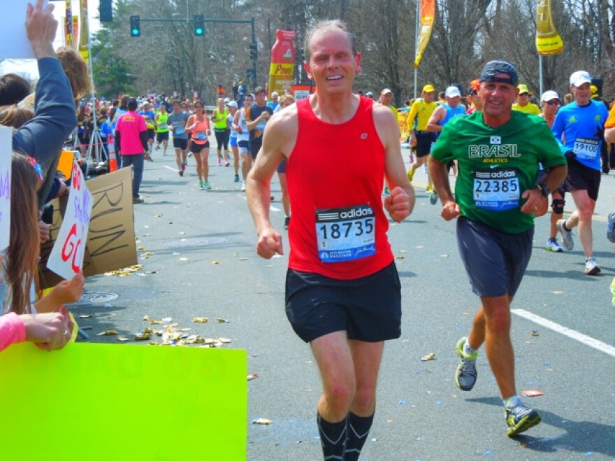 62-year-old Jeff Poppe (in red) at the 26-mile mark.