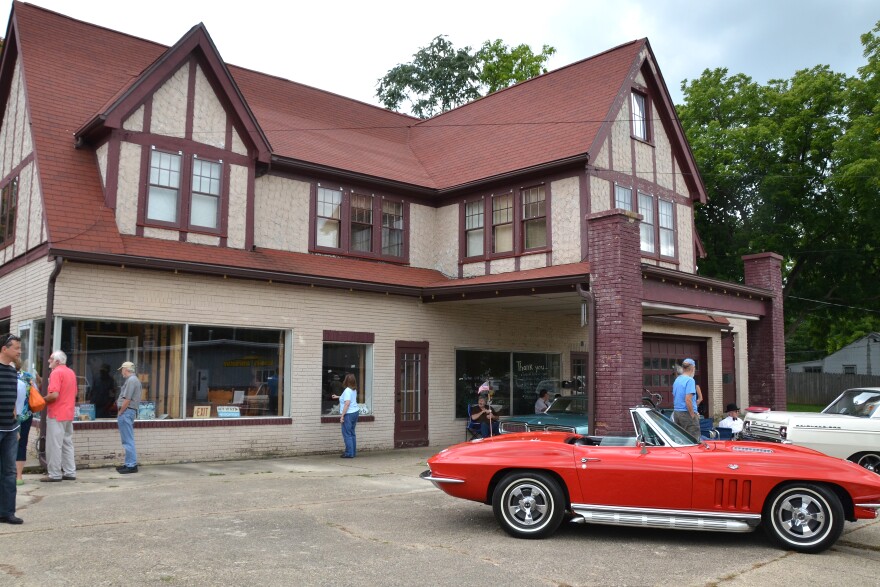 New bicycle trail will run from Beech and Pine to the existing trail head at Towanda and Shelbourne as part of the historic Route 66 corridor.