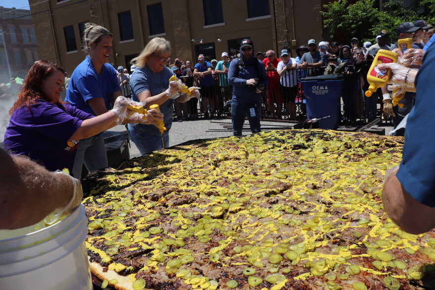 El Reno celebrates the Oklahoma Onion Burger with 800-pound homage | KOSU