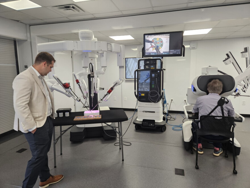 The Da Vinci machine the hospital hopes to acquire soon.