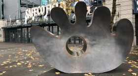 Gerry Tsutakawa's 'The Mitt' at the north entrance of Safeco Field