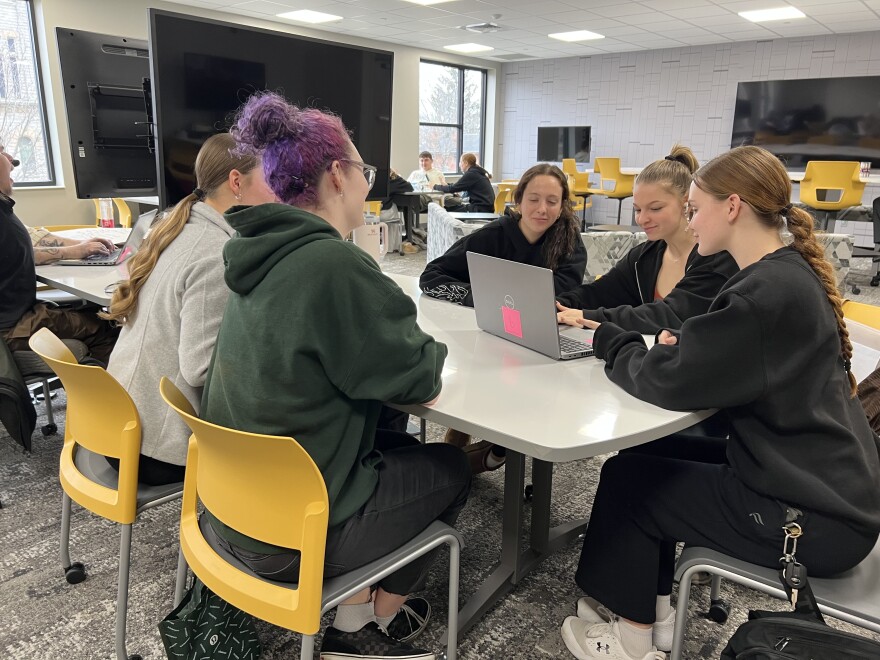 Students at Tiffin University discuss a cold case.