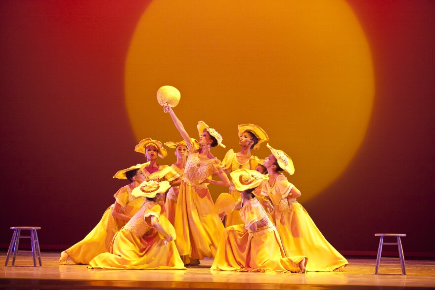Alvin_Ailey_American_Dance_Theater_in_Alvin_Ailey_s_Revelations._Photo_by_Gert_Krautbauer_6_.jpg