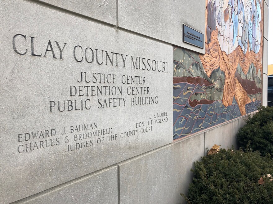 An appeals court sided with the Clay County Sheriff's office Thursday, ruling that the county commission can't deliberately underfund jail contracts for health care and food.